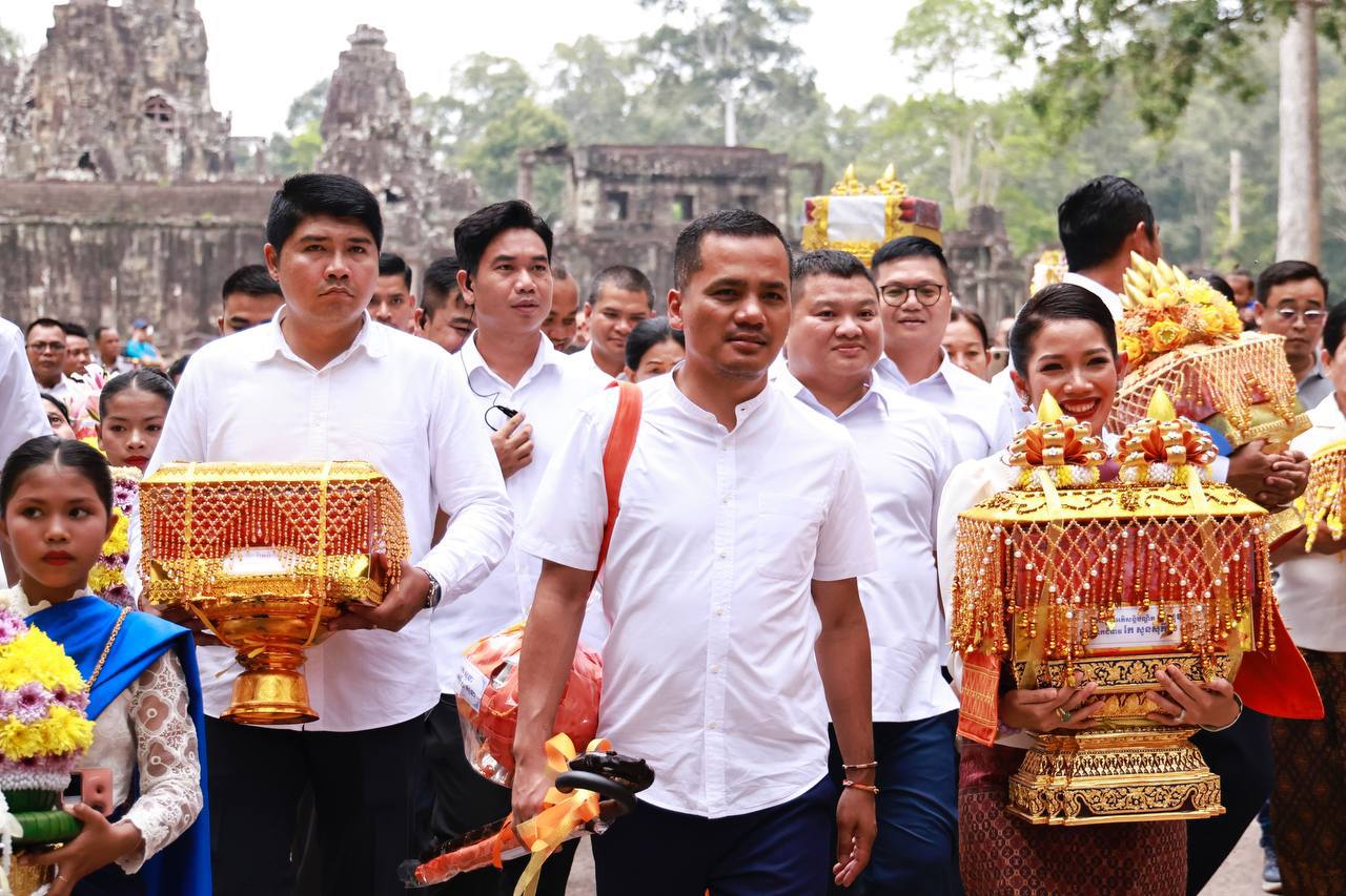 ឯកឧត្តមអភិសន្តិបណ្ឌិត ស សុខា ឧបនាយករដ្ឋមន្ត្រី រដ្ឋមន្ត្រីក្រសួងមហាផ្ទៃ និងលោកជំទាវ កែ សួនសុភី ស សុខា និងវត្តមានដ៏ខ្ពង់ខ្ពស់លោកជំទាវ ញ៉ែម សាខន ស ខេង និងលោកជំទាវ ម៉ៅ ម៉ាល័យ កែ គឹមយ៉ាន