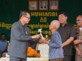 សម្ដេចមហាមន្រ្តី គុយ សុផល ឧបនាយករដ្ឋមន្ត្រី និងជារដ្ឋមន្ត្រីក្រសួងព្រះបរមរាជវាំង បានអញ្ជើញចែកបណ្ណកម្មសិទ្ធិដីធ្លីចំនួន ៣ ៦៦៦បណ្ណ ជូនបងប្អូនប្រជាពលរដ្ឋ ក្នុង​ខេត្តកំពង់ឆ្នាំង