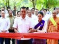 ឯកឧត្តមអភិសន្តិបណ្ឌិត ស សុខា ឧបនាយករដ្ឋមន្ត្រី រដ្ឋមន្ត្រីក្រសួងមហាផ្ទៃ និងជាប្រធានក្រុមការងាររាជរដ្ឋាភិបាលចុះមូលដ្ឋានខេត្តព្រៃវែង និងលោកជំទាវ